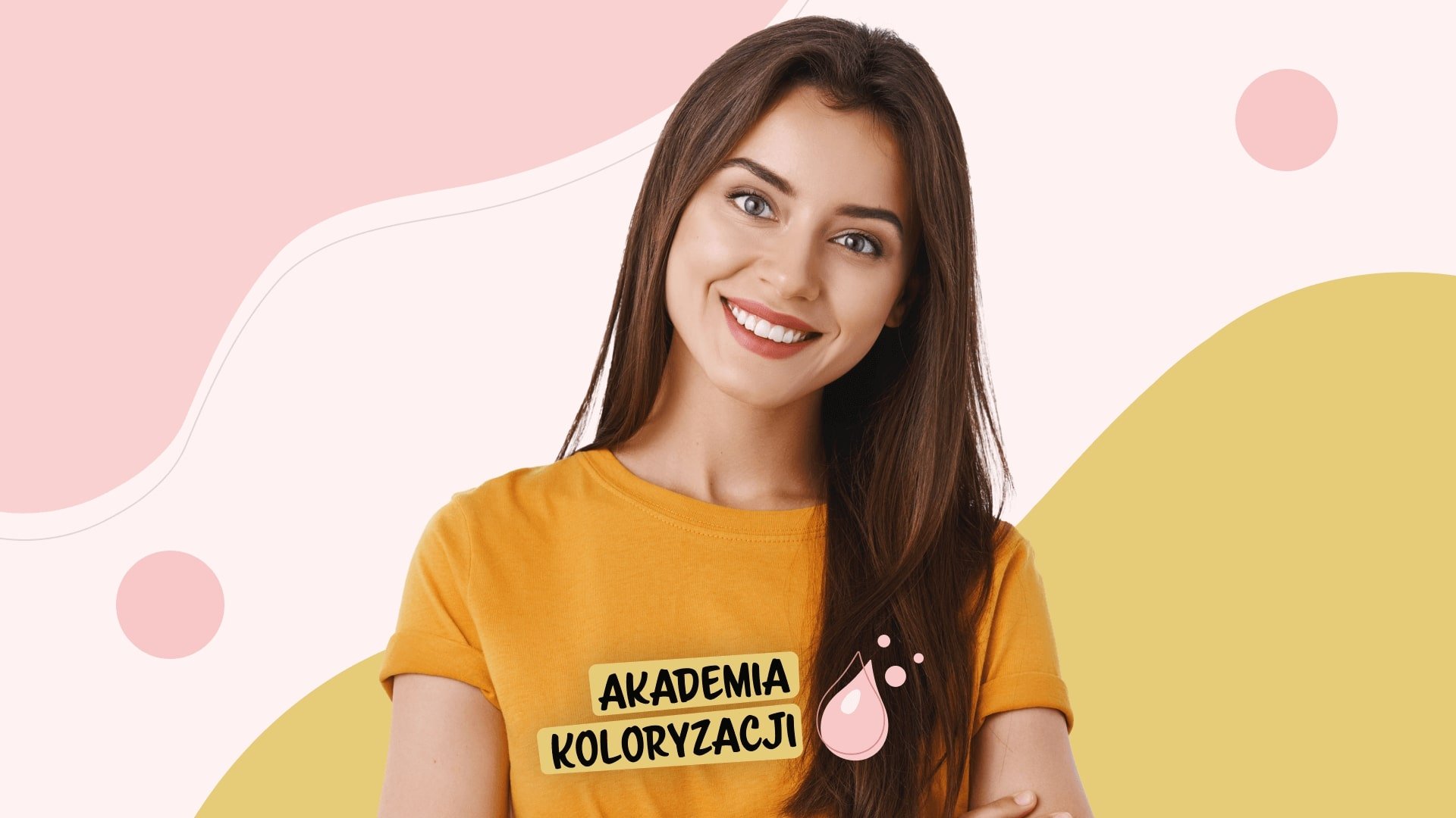 Młoda dziewczyna w długich ciemnych włosach, ubrana w pomarańczowy t-shirt