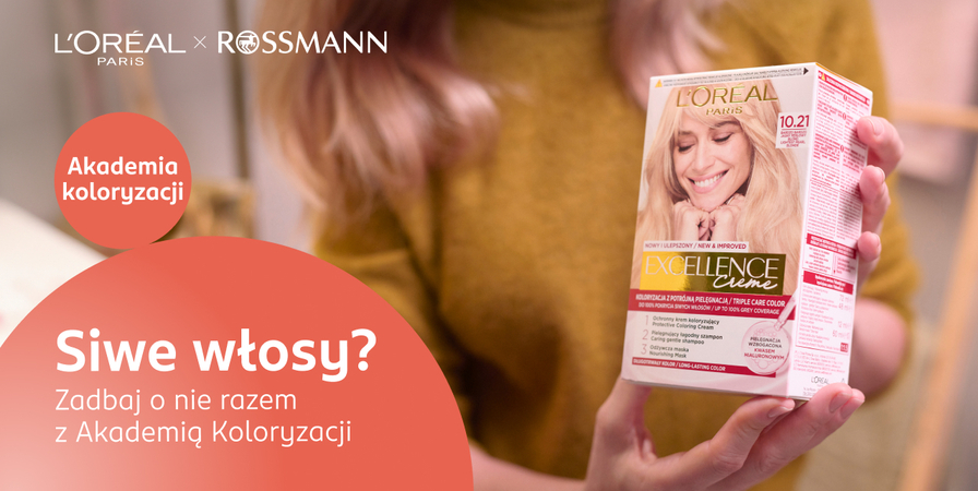 Kobieta trzymająca w ręku farbę pokrywającą w 100% siwe włosy