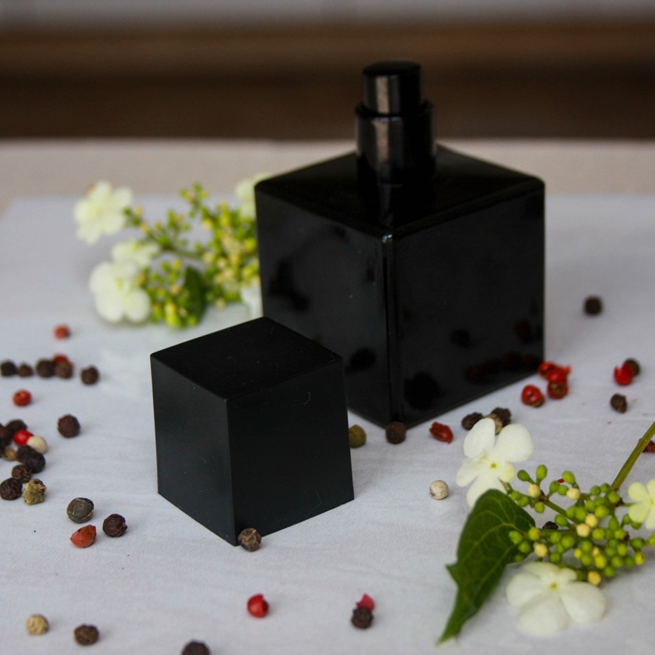 Perfumy z pieprzem damskie: wyrazista nuta w perfumach