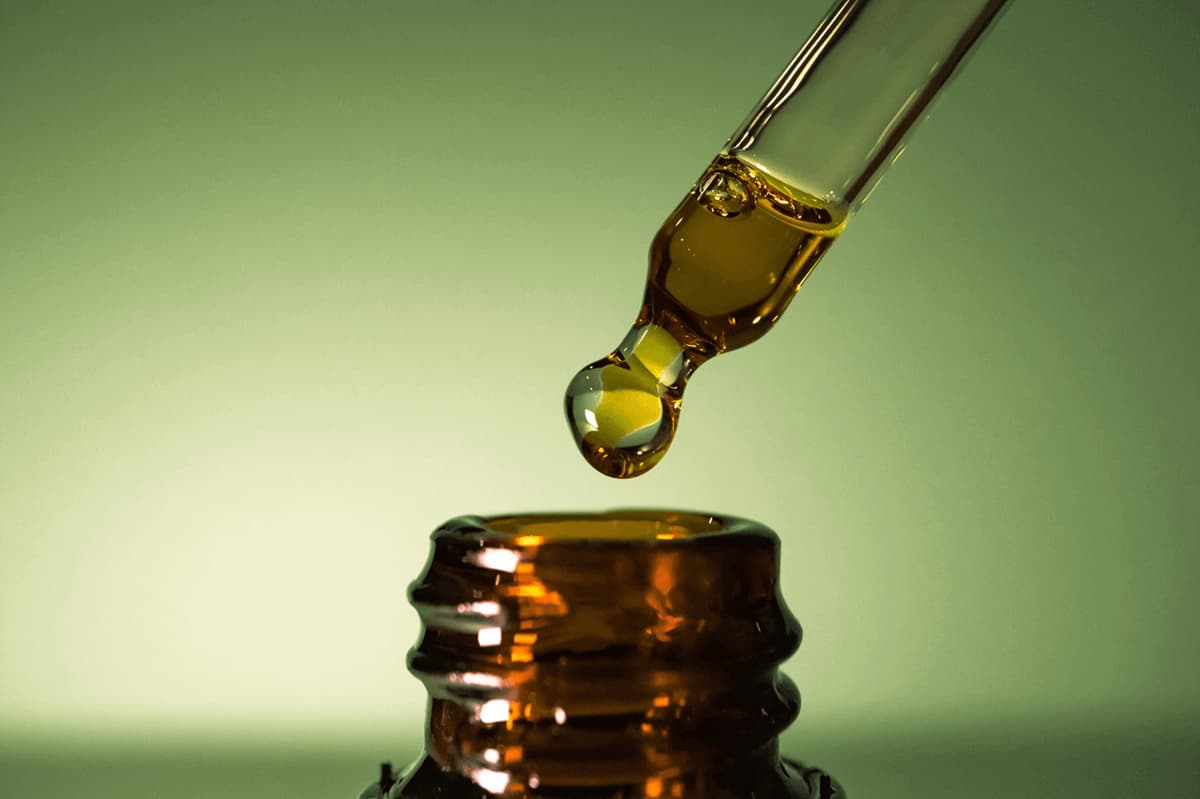 Pipeta z koenzymem q10 i ciemna buteleczka.