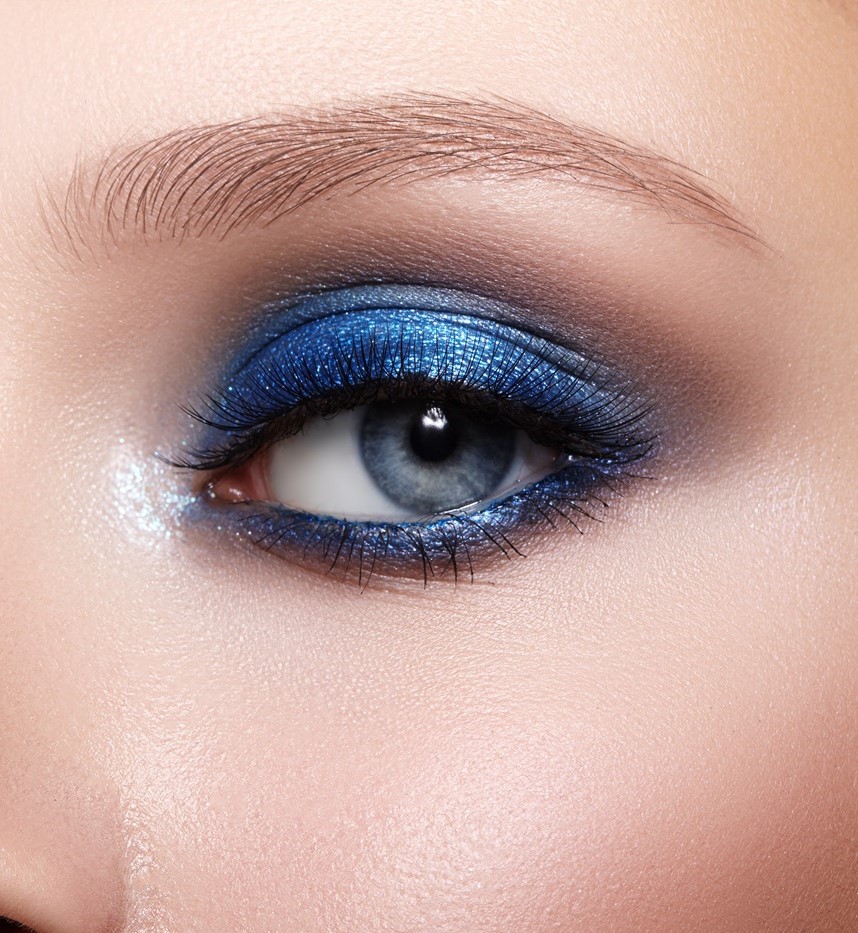 niebieski cień do powiek