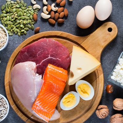 Dieta na suchą skórę – czego najbardziej brakuje?