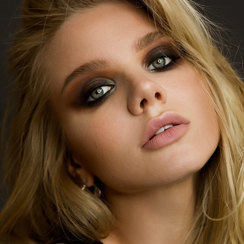 Smokey eyes – efekt, który zawsze robi wrażenie