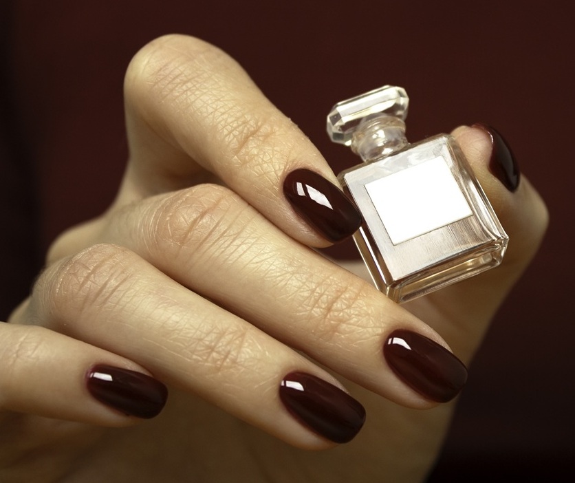 Bordowe paznokcie glass nails