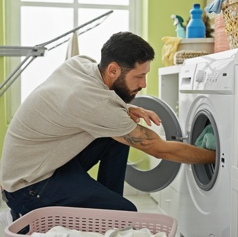 Jak pozbyć się nieprzyjemnego zapachu z pralki – sprawdzone sposoby