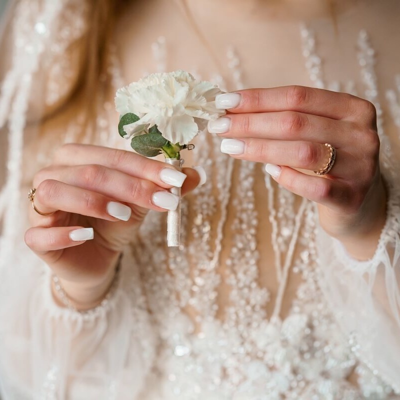 Paznokcie ślubne – wybierz manicure idealny na ten wielki dzień