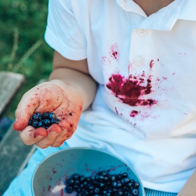 Jak usunąć plamy z jagód z bawełny i innych tkanin?