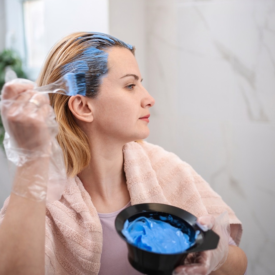 Farbowanie włosów w domu - nowy kolor bez wizyty w salonie