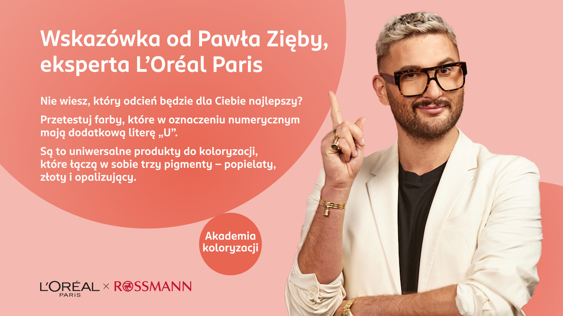 Paweł Zięba, ekspert L'Oréal Paris, wskazuje palcem na poradę dotyczącą uniwersalnego odcienia do włosów.