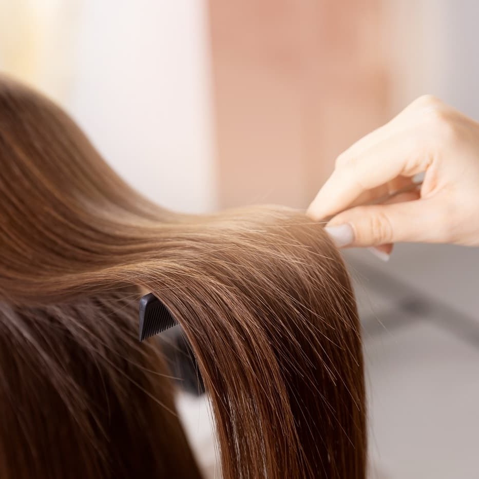 Czy koloryzacja niszczy włosy i powoduje ich wypadanie?