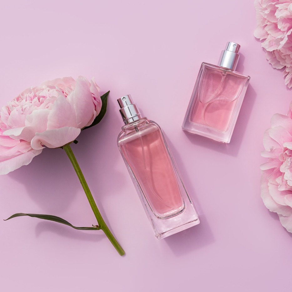 Perfumy o zapachu piwonii: przegląd perfum z nutą peonii