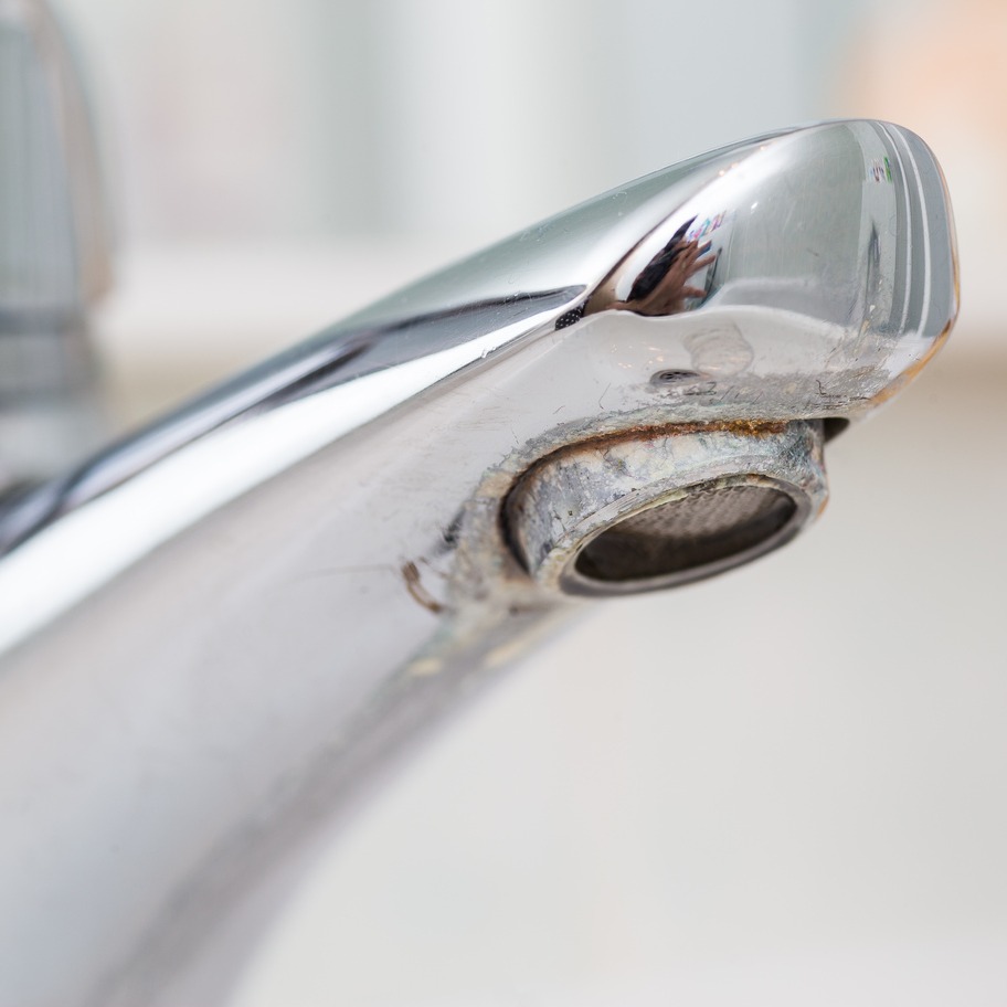 Jak odkamienić kran – głowicę, sitko, perlator baterii?