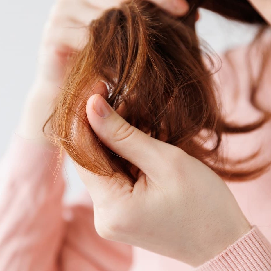 Kruche włosy - jak wzmocnić łamliwe pasma i przywrócić im dobrą kondycję?