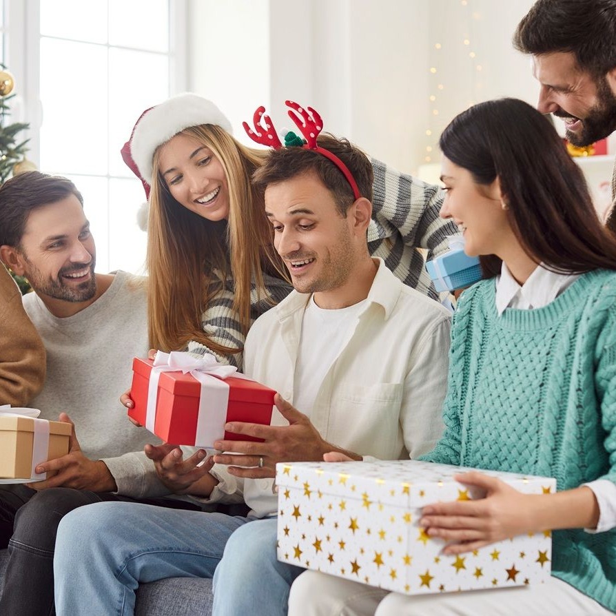 Kreatywne prezenty dla dorosłych: inspiracje pełne przyjemności 