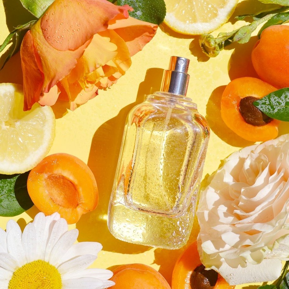 Perfumy kwiatowo-owocowe – TOP zapachy