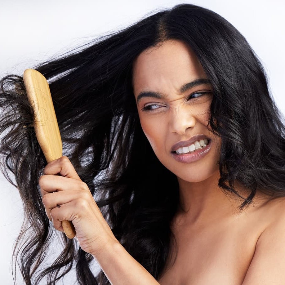 Jak rozplątać kołtuny we włosach bez uszkodzenia pasm?