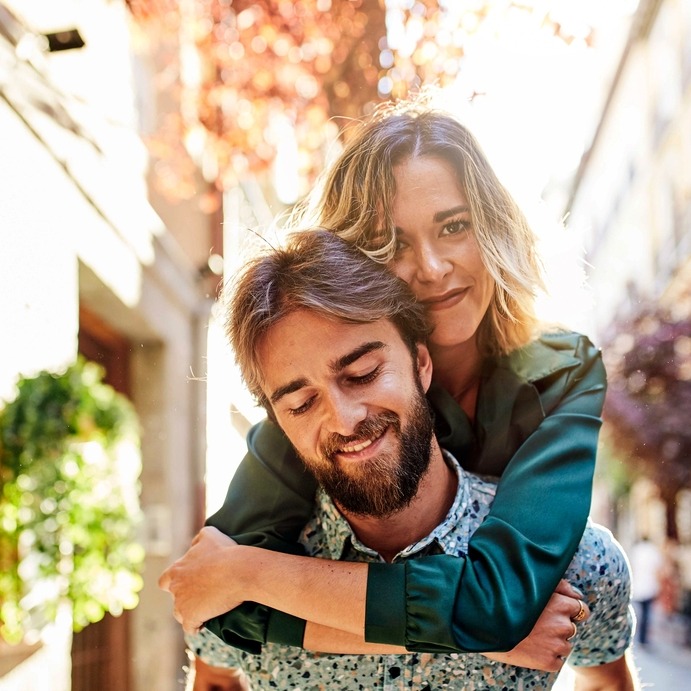 Perfumy męskie o dużej projekcji – przegląd najtrwalszych zapachów dla mężczyzn