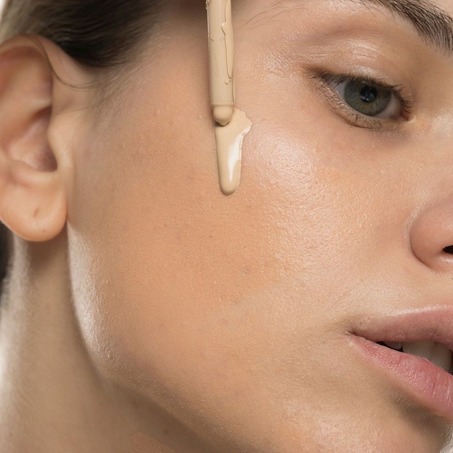 Najlepsza baza pod makijaż – fundament doskonałego makijażu