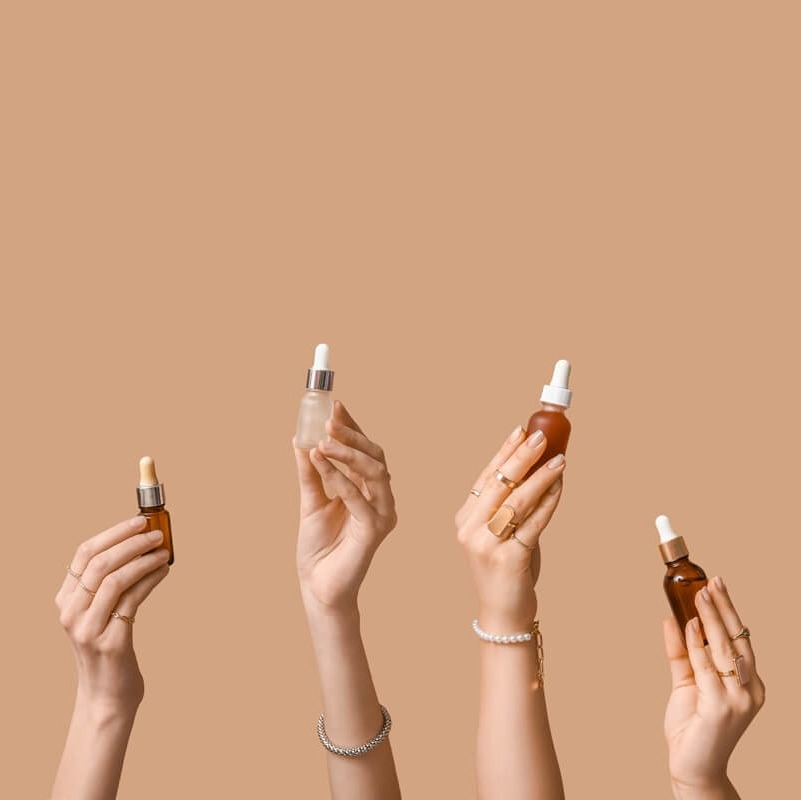 Kwas hialuronowy w duecie – co warto stosować, a czego lepiej unikać? 