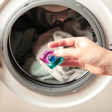 Dlaczego pranie brzydko pachnie po wysuszeniu?