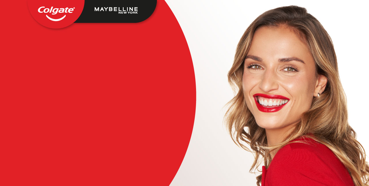 Uśmiechnięta kobieta z czerwonymi ustami i białymi zębami na grafice promującej Colgate i Maybelline.