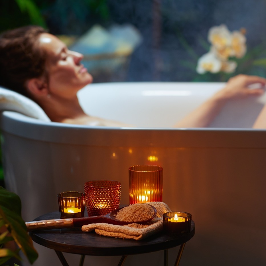 Wyjątkowa kąpiel w wannie - jak stworzyć relaksujący rytuał w domowym zaciszu?