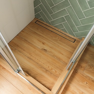 Jak wyczyścić odpływ liniowy? Skuteczne sposoby na udrożnienie