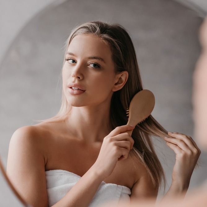 Rzadkie włosy – co robić, by je zagęścić i dodać objętości?