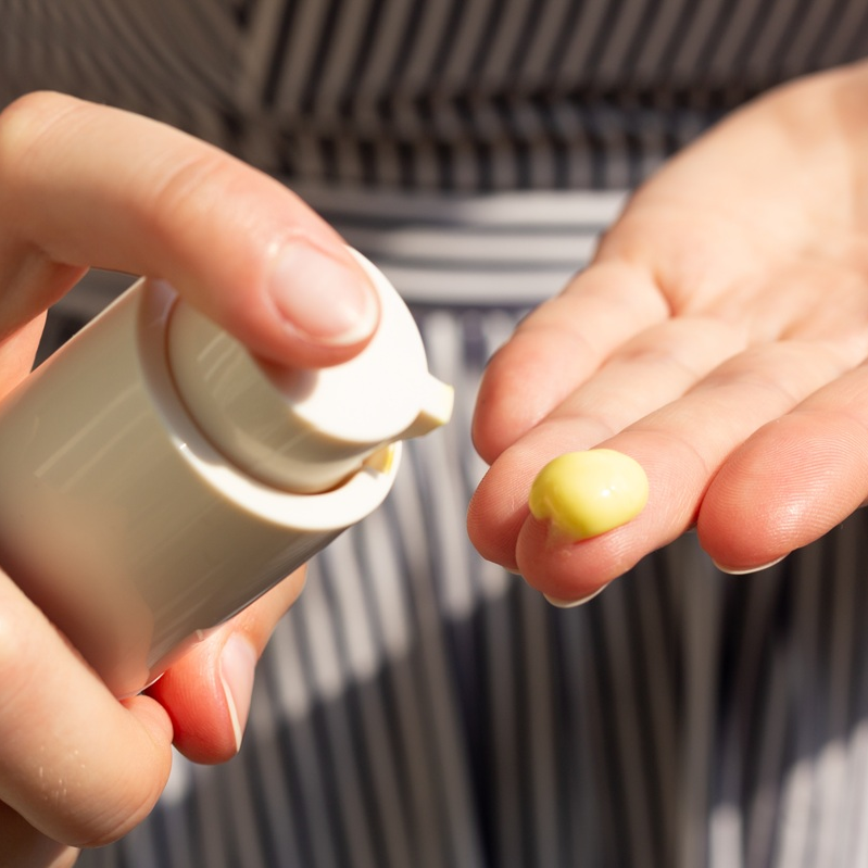 Jak stosować retinol? Kluczowe zasady retynizacji