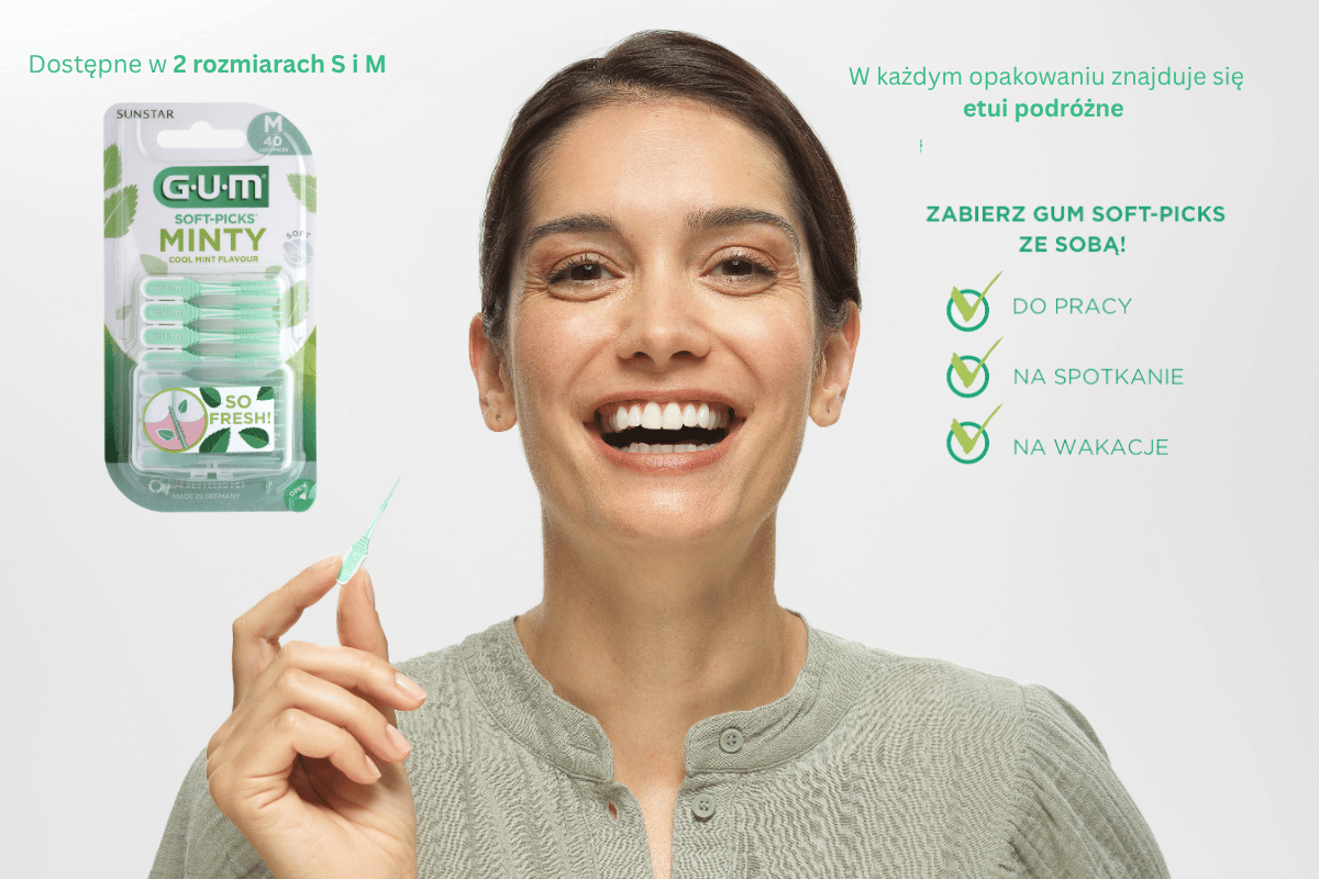Kobieta trzyma w lewej dłoni szczoteczkę SOFT-PICKS i się uśmiecha. Po prawej stronie jest grafika opakowania, a po informacja o etui podróżnym.