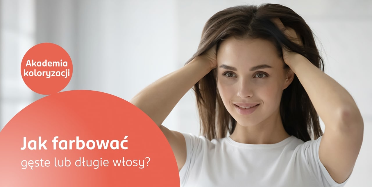 Młoda dziewczyna trzyma się za głowę i zastanawia się, jak farbować gęste lub długie włosy.