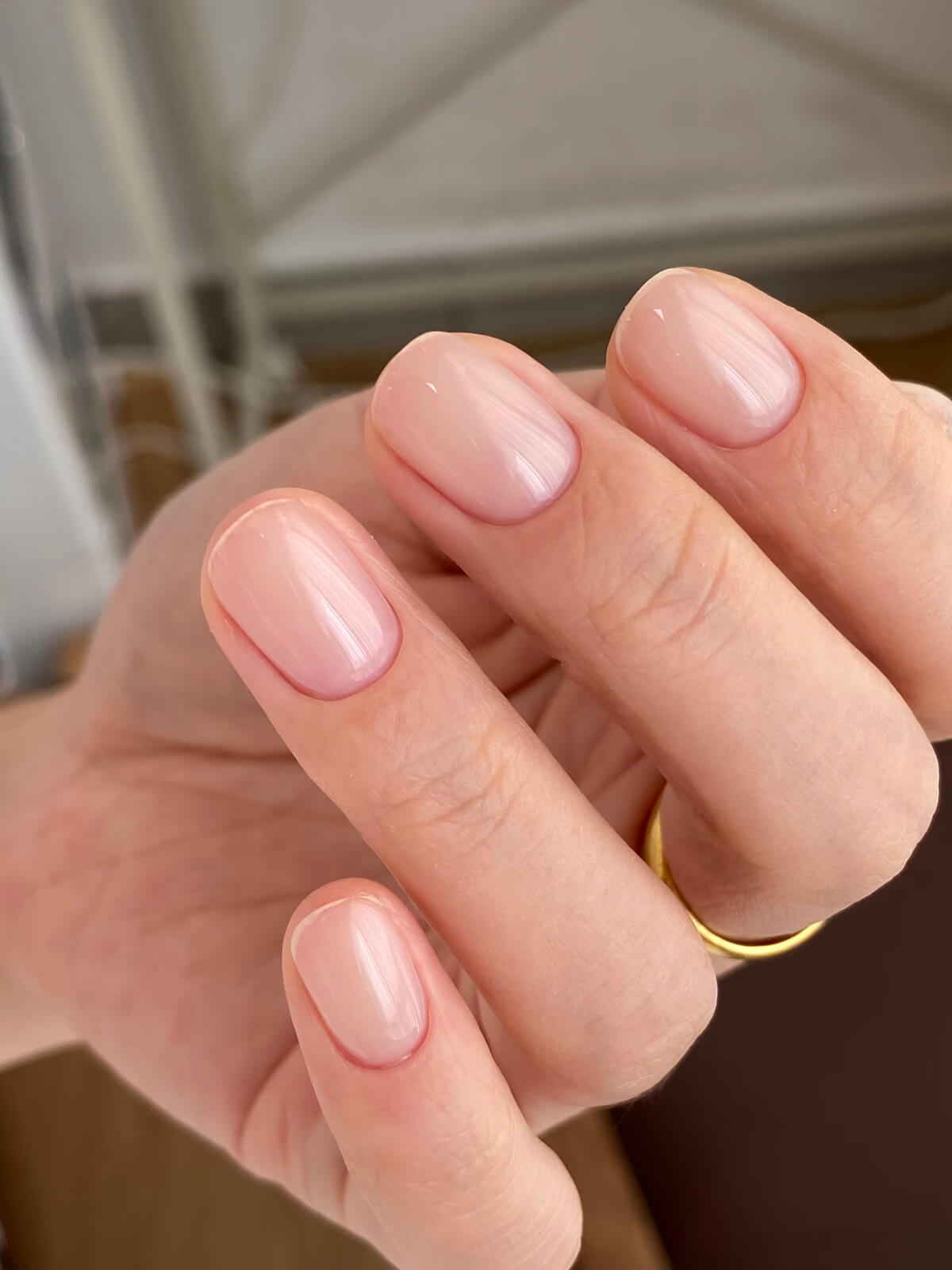 Ślubne paznockie bare nails w kształcie zaokrąglonych kwadratów