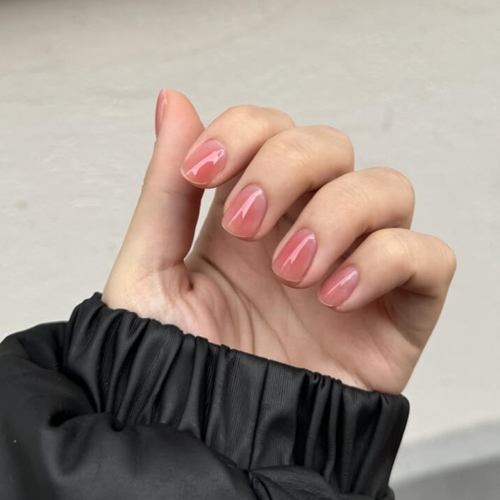 Jelly nails – soczysty, żelkowy manicure w stylu koreańskim