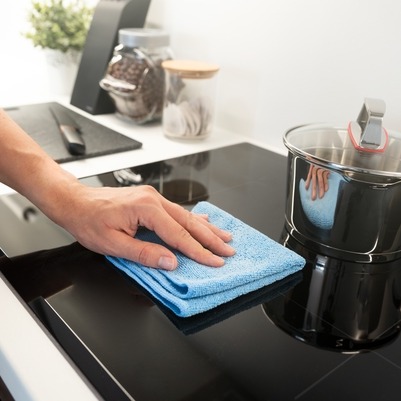 Czym wyczyścić płytę indukcyjną?