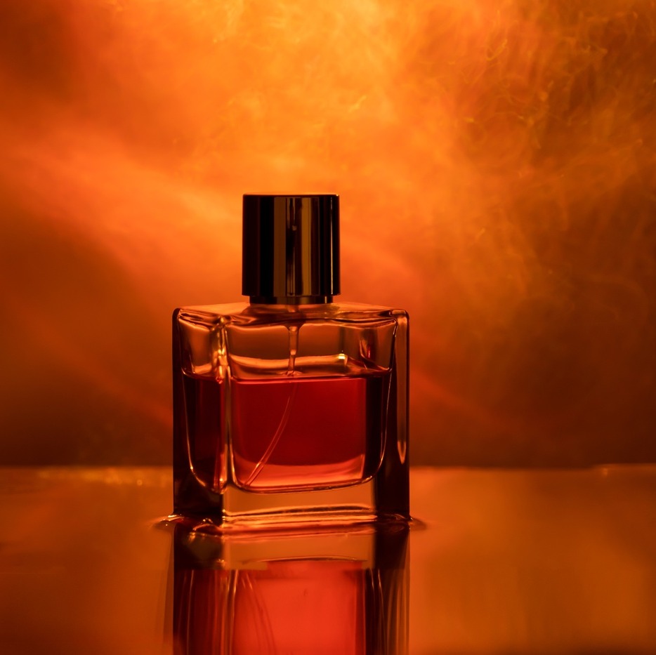 Perfumy z ambrą - który ambrowy zapach wybrać? 