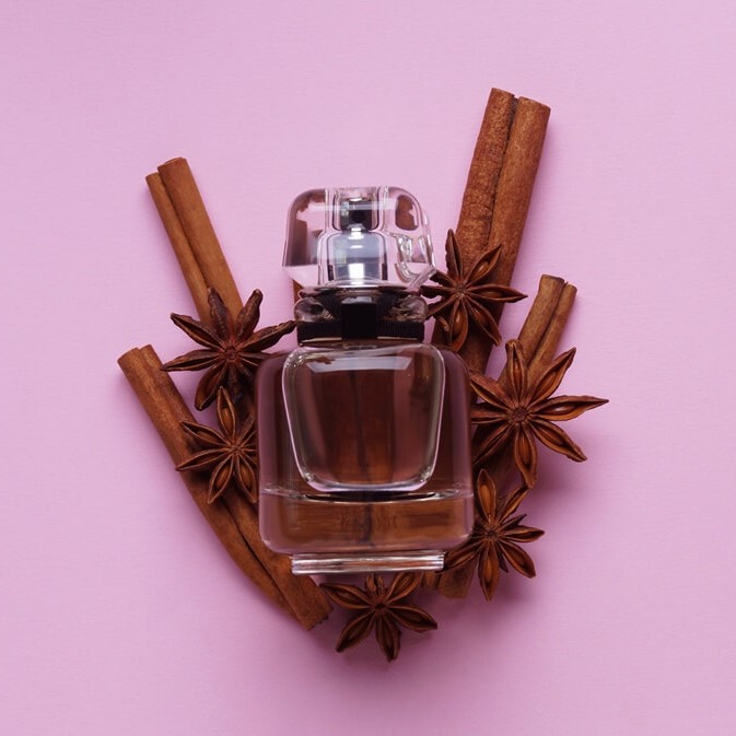 Perfumy korzenne – ranking najpiękniejszych zapachów dla Niej i dla Niego