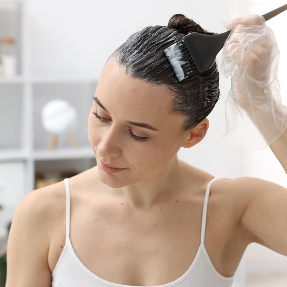 Koloryzacja półtrwała – jak ją wykonać i ile się utrzymuje?