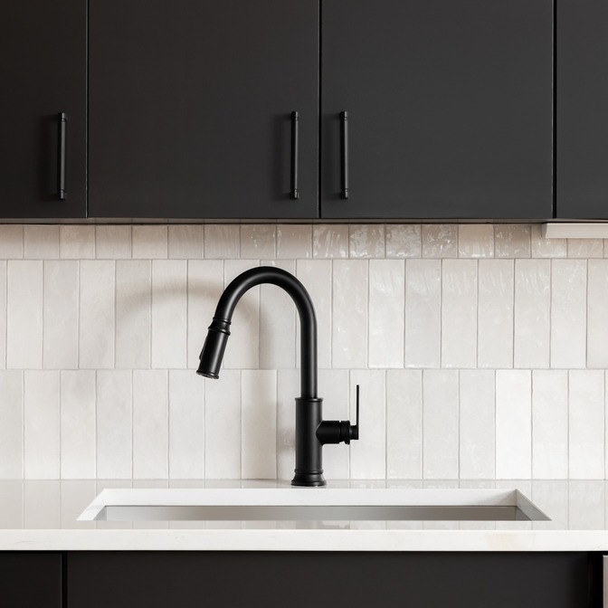 Czym myć czarną armaturę?