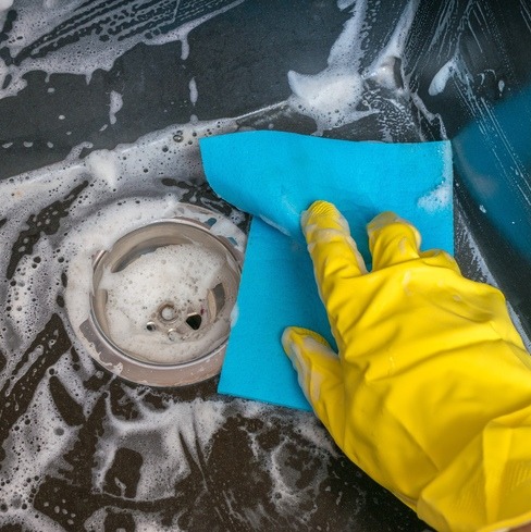 Czym czyścić zlew granitowy i z kompozytu?