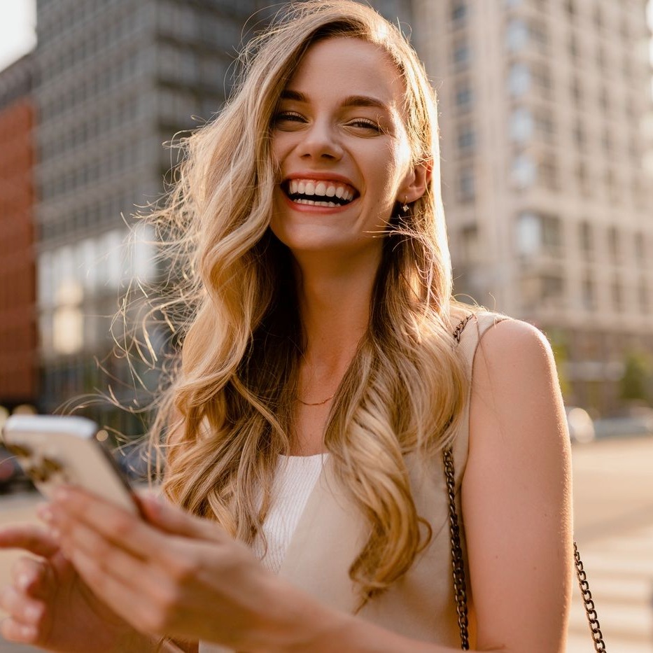 Blond włosy – przewodnik po odcieniach i pielęgnacji jasnych włosów. Czy będzie Ci dobrze w blondzie?