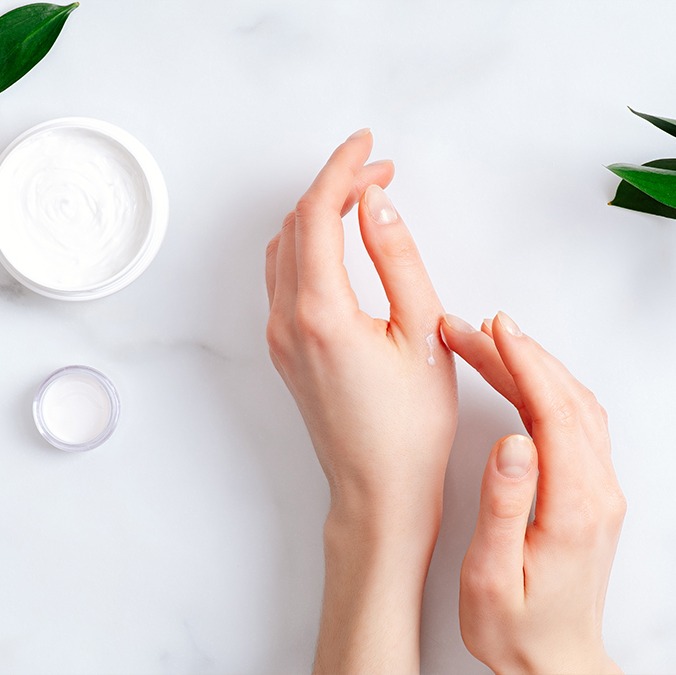 Jak pielęgnować skórki przy paznokciach?