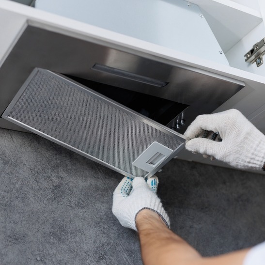 Jak wyczyścić okap z tłuszczu domowym sposobem?