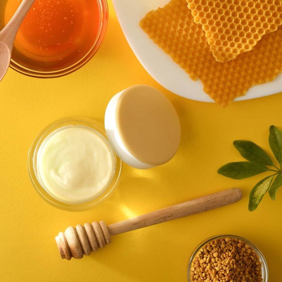 Propolis w kosmetykach – czym jest i jak działa w pielęgnacji?