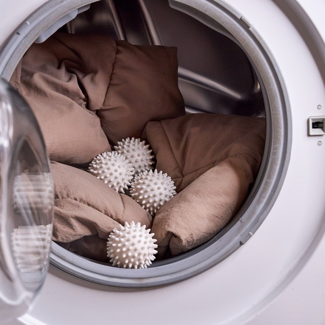 Jak prać kurtkę puchową w pralce i jak ją rozbić po praniu?