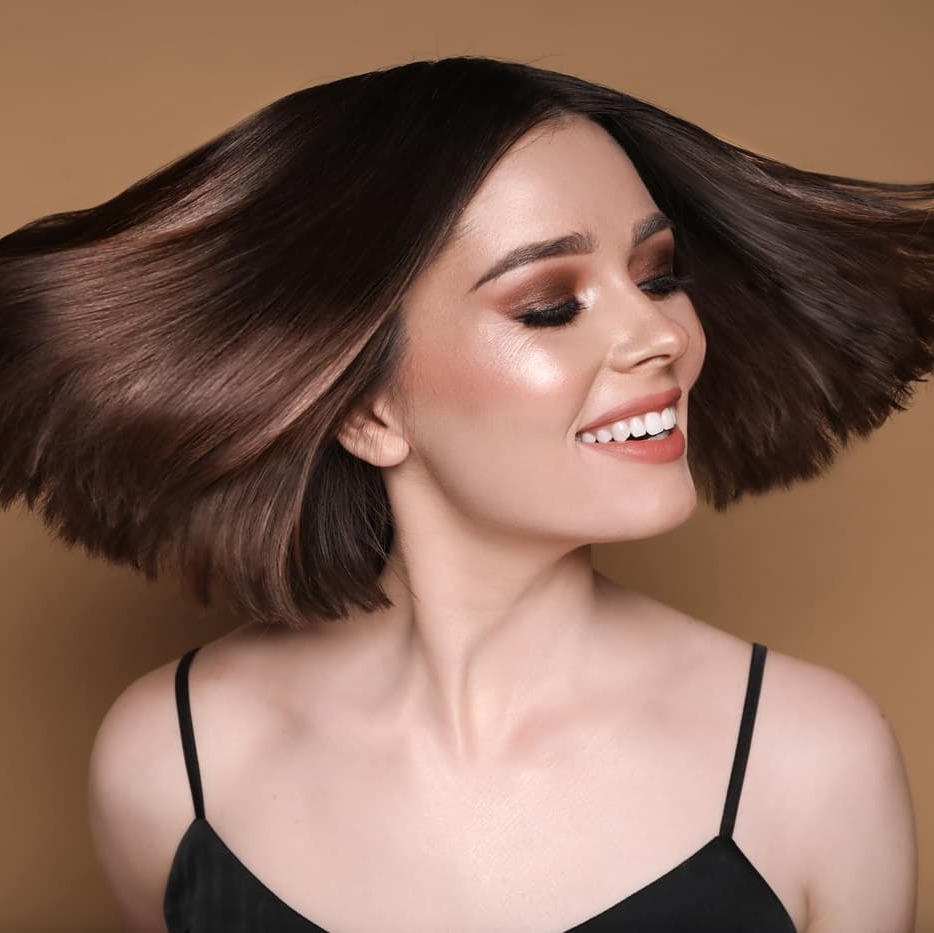 Dekoloryzacja włosów w domu – jak ją zrobić? Porady i efekty