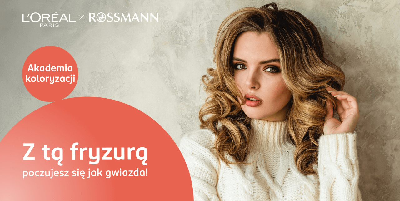 Młoda kobieta, która ma zrobioną grzywkę i loki w stylu Sabriny Carpenter