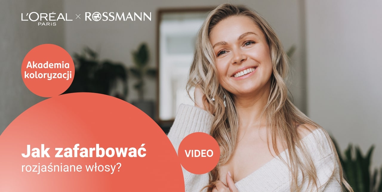 Kobieta spędza czas w domu i rozważa ponowne farbowanie swoich rozjaśnionych wcześniej włosów.