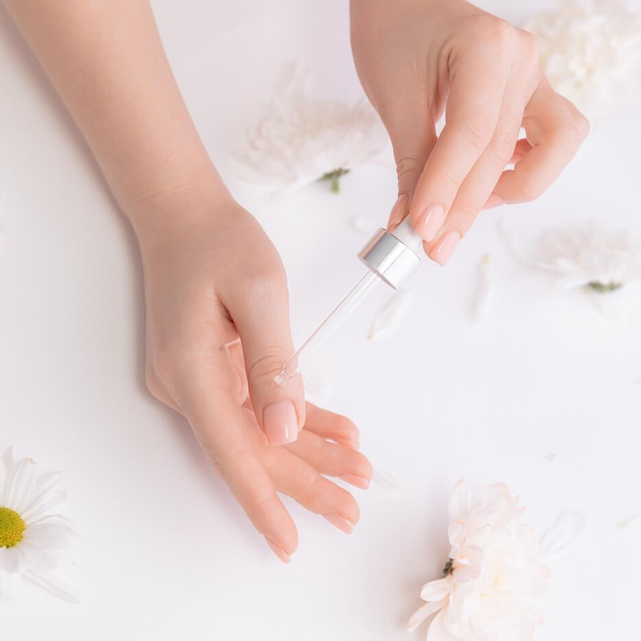 Nail slugging – domowe SPA dla paznokci. Jak wykonać krok po kroku?