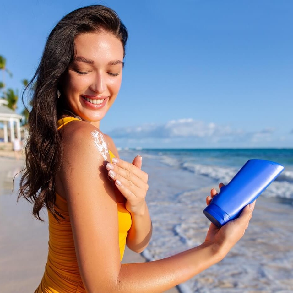 Fotoprotekcja na wakacjach – jak skutecznie chronić skórę przed słońcem?