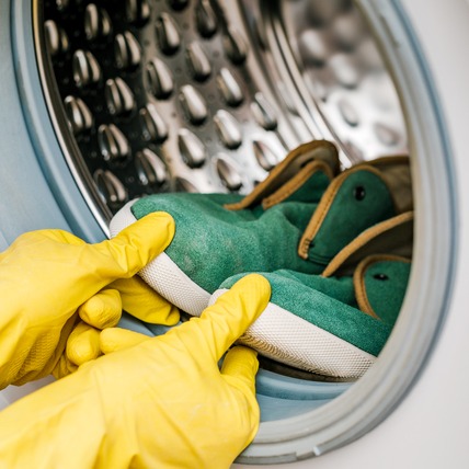 Pranie butów w pralce – w jakiej temperaturze i na jakim programie?
